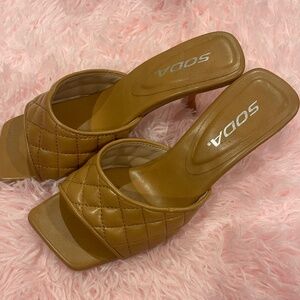 Beautiful lightly used beige heels